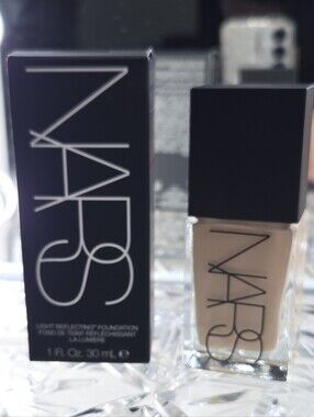 NARS Light Reflecting Foundation Light 2 Mont Blanc New In Box